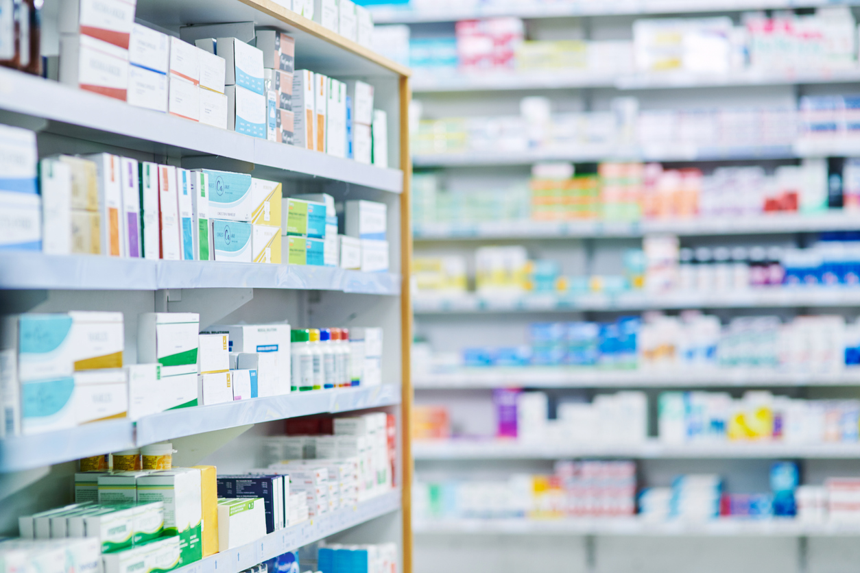 Controverse autour du surstock de médicaments dans certaines pharmacies